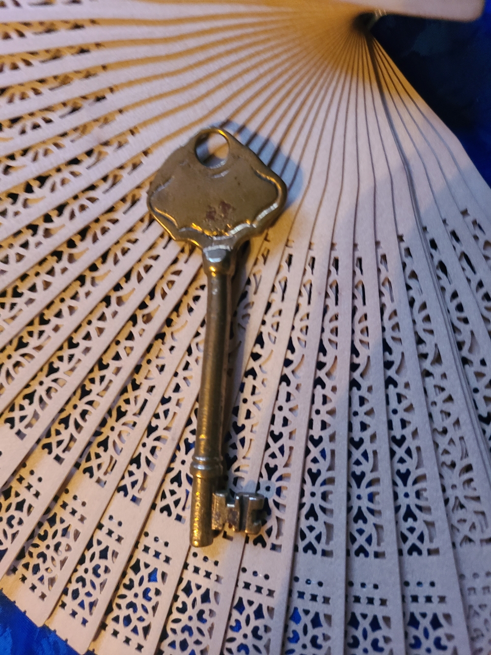 Antique Gold Decorative Skeleton Key Accent
